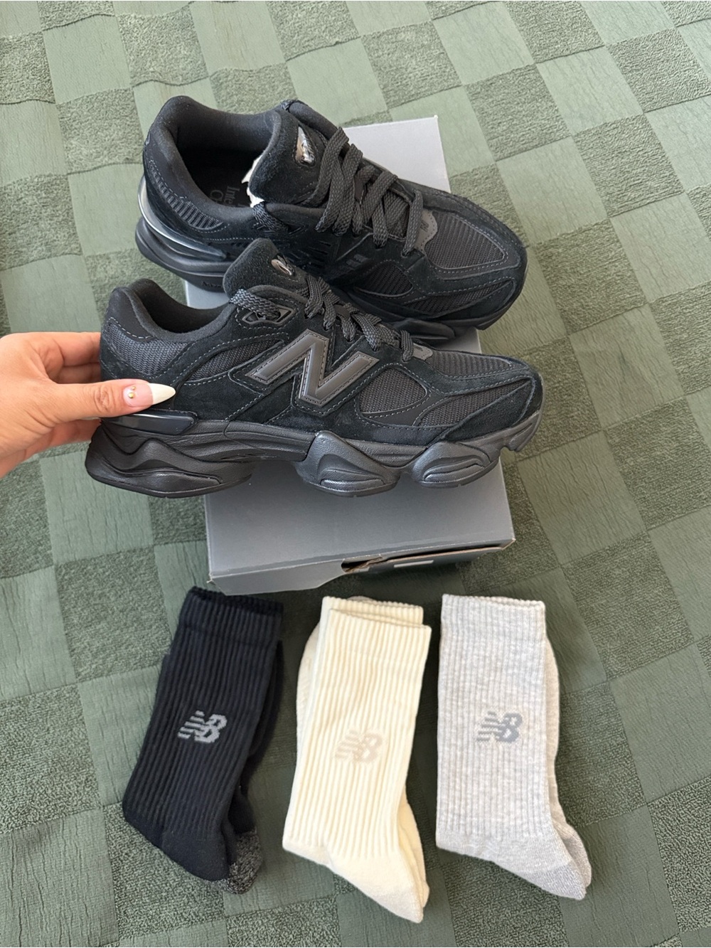 New Balance Women's Black 9060